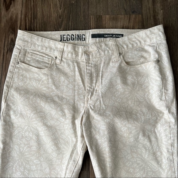 DKNY Jeans Vintage Print Skinny Jeggings - Picture 6 of 14